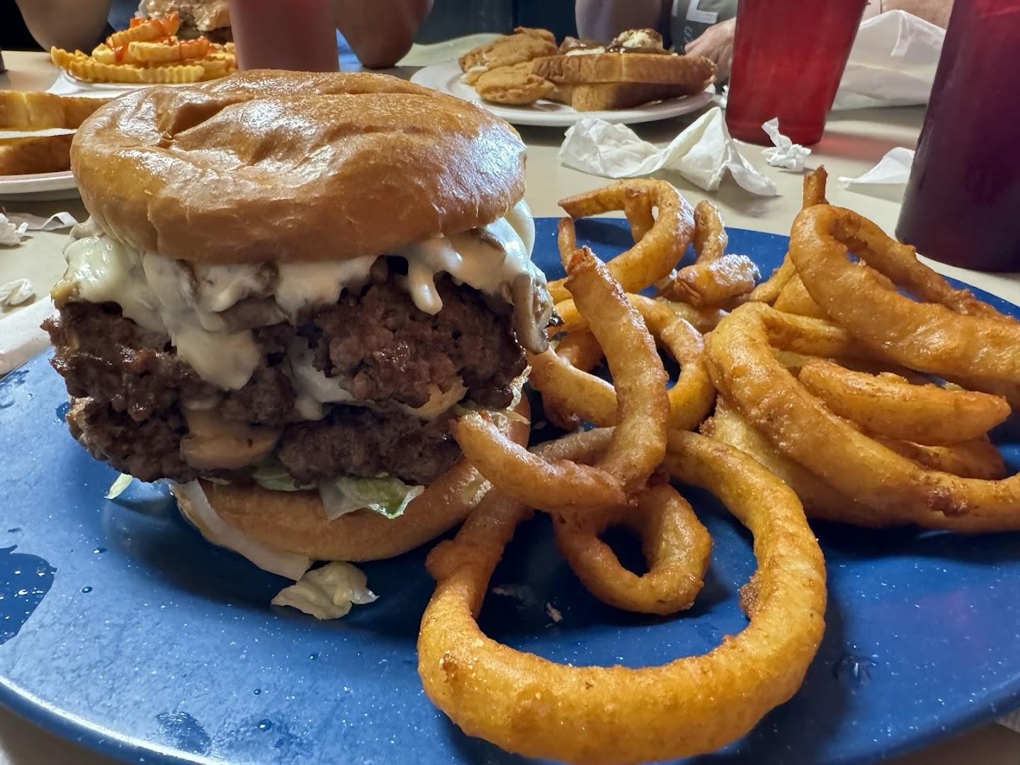 Between the Buns Bar & Grill